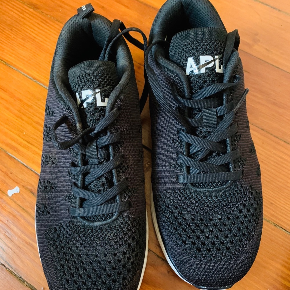 Lulu lemon black APL shoes
